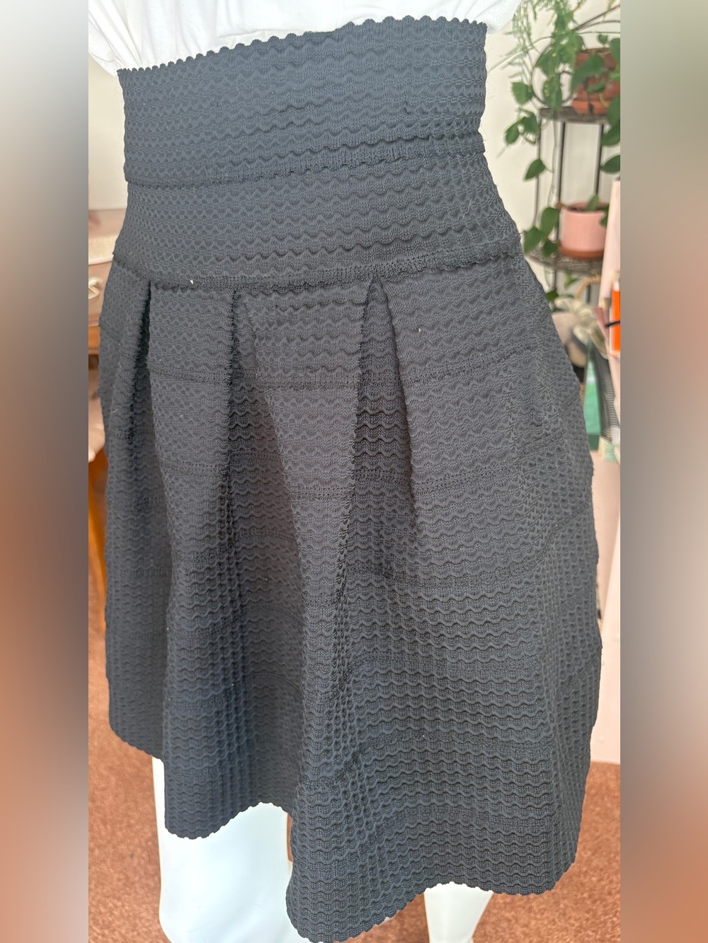 Black Textured High-Waist Skirt - Girls from Savoy size Small